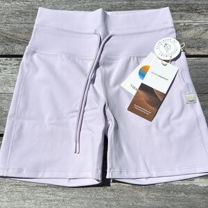 VUORI Daily Short OPAL lilac bike shorts size large NWT PURPLE